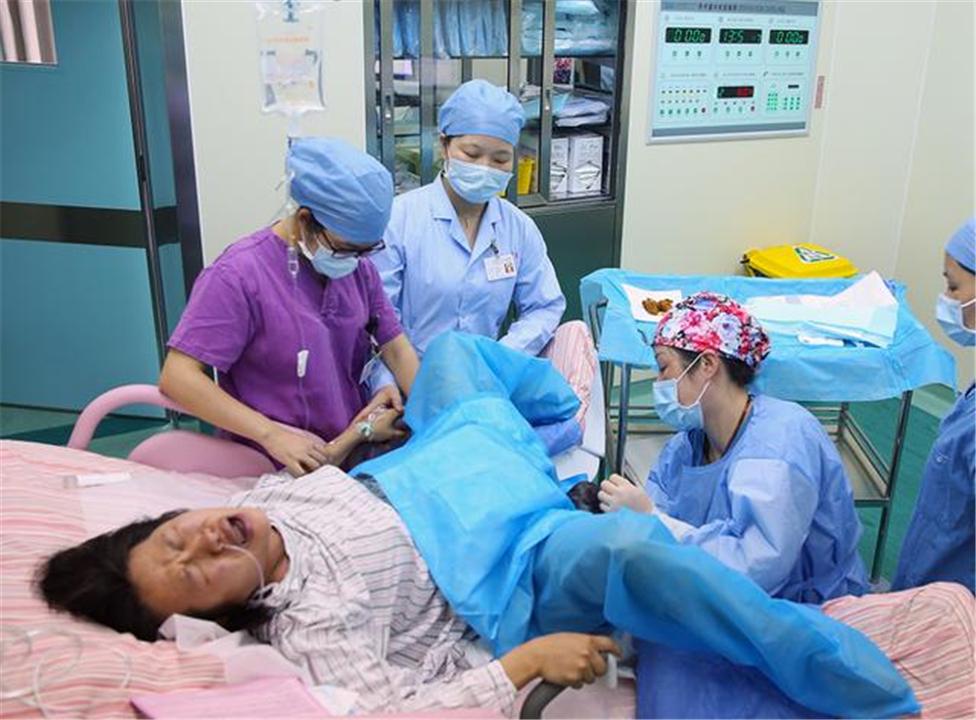 为什么有些女人生孩子跟上厕所一样容易，有些却疼得死去活来？