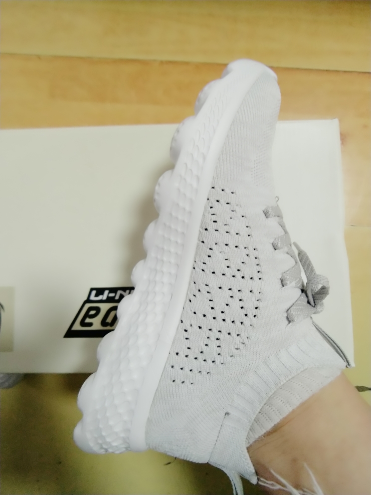 女跑步鞋推荐李宁,李宁跑步鞋女款哪个好