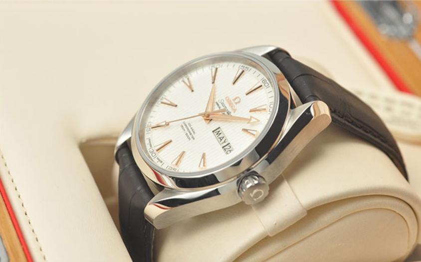 适合老年男士的10款最佳方形手表,男士潮表手表