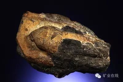 常见的矿物岩石有哪些,4种最常见于岩石里的矿物