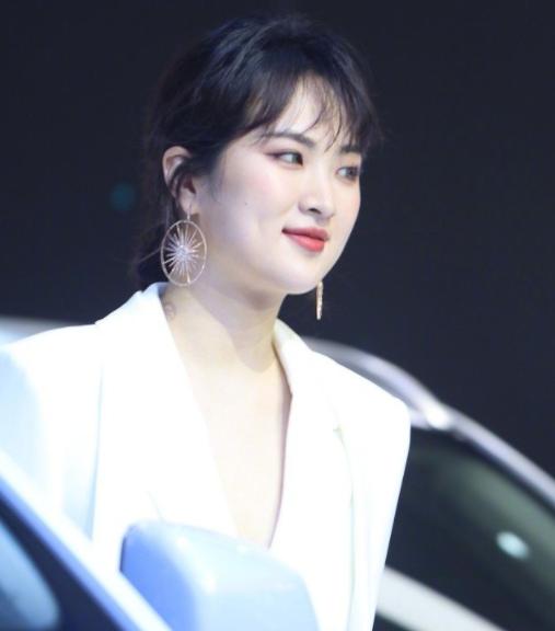 哇喔，小公主是怎样做到生图和精修图一模一样，网友：一样难看