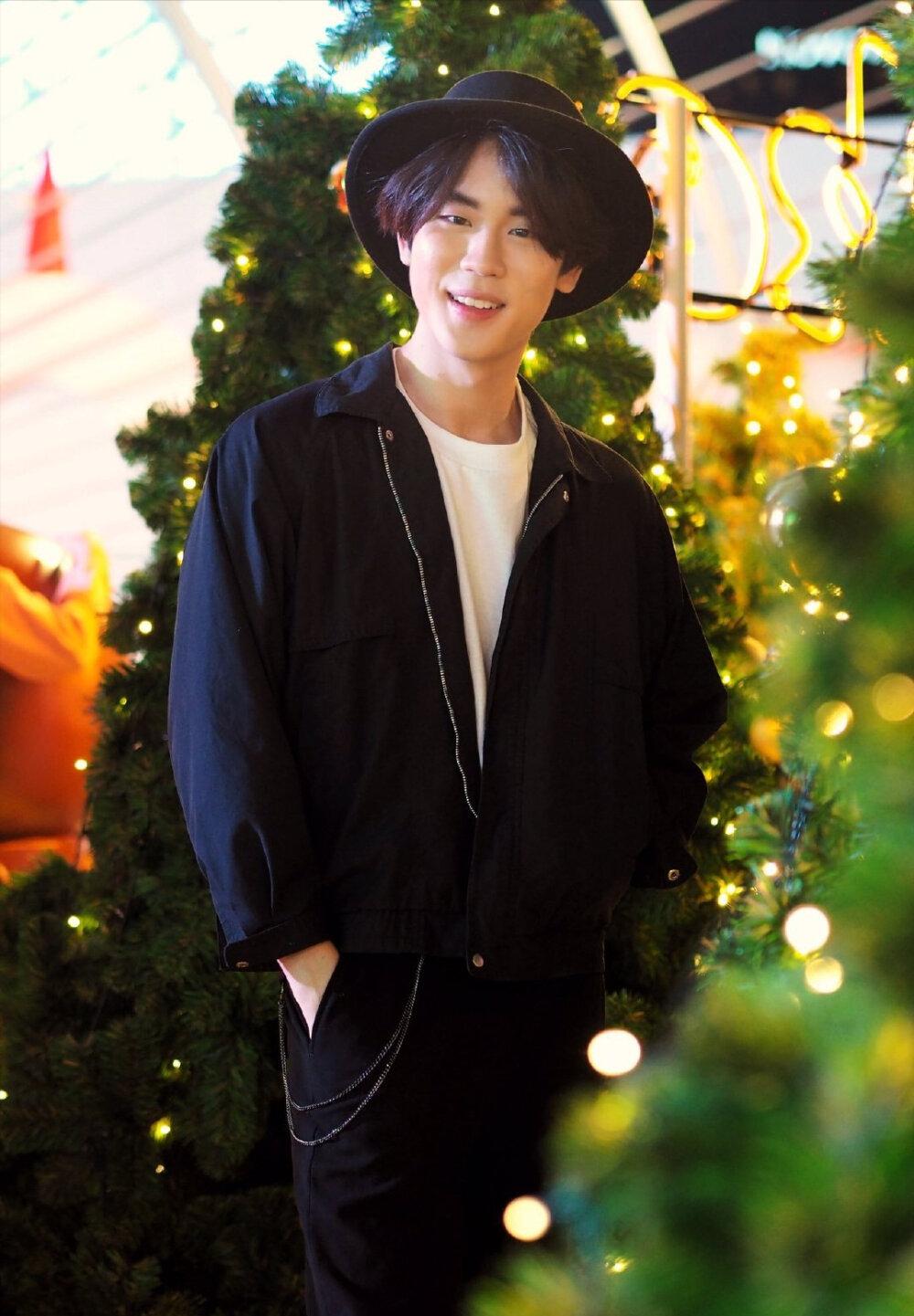 他泰韩系少年：关大爷洪34典型代表包包酷爱韩风穿搭