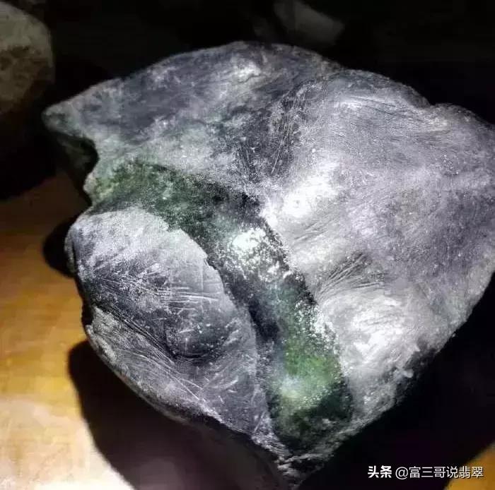 赌石赌的到底是什么,赌石的四种赌法