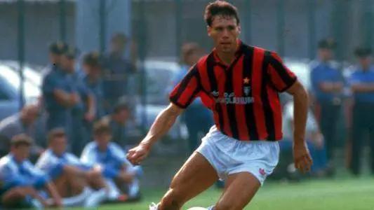 实况足球时刻传奇怎么续约,实况足球2021中锋排行