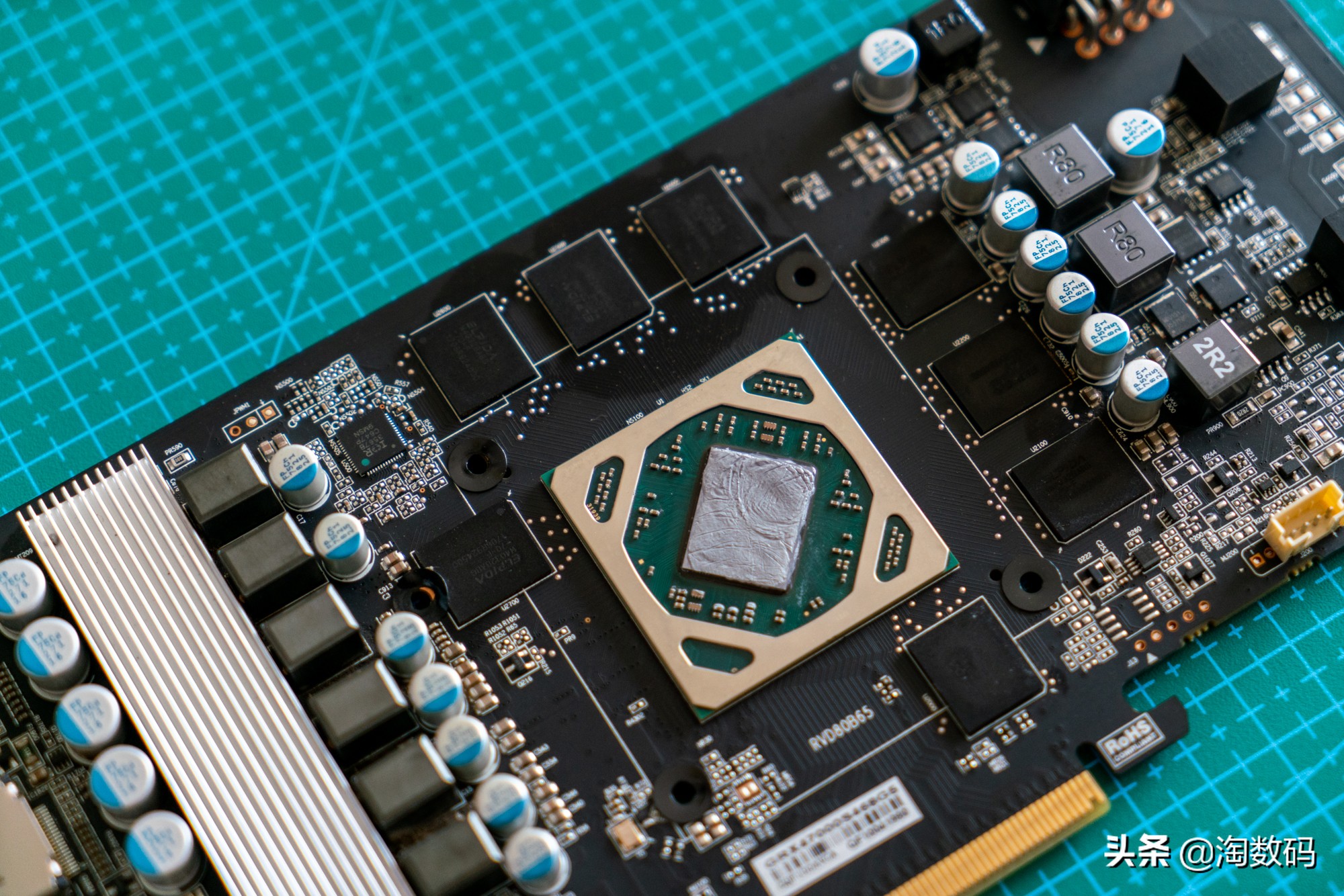 ￥399入手等效AMDRX580,2048sp的矿卡值不值？矿卡拆解烤机解析