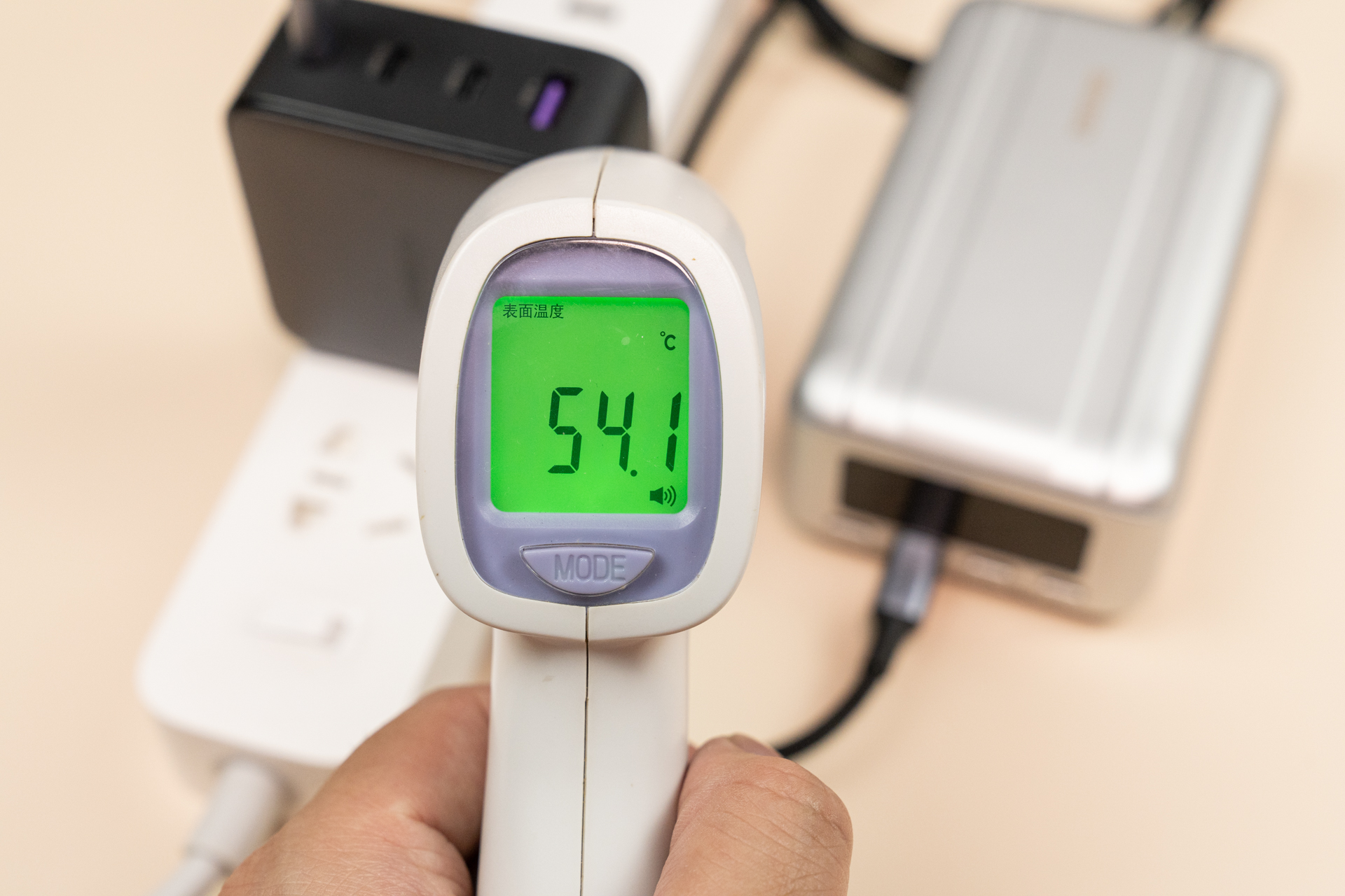 绿联30W氮化镓快速充电器,绿联闪充湃氮化镓充电器45瓦测评