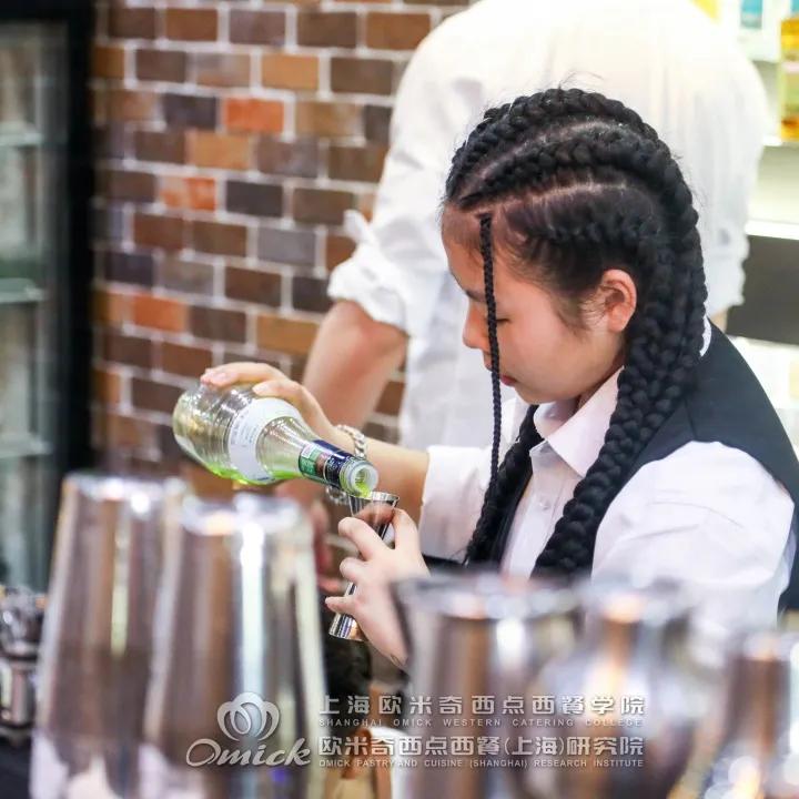 怎么样才能成为一名调酒师,你适合做发型师吗