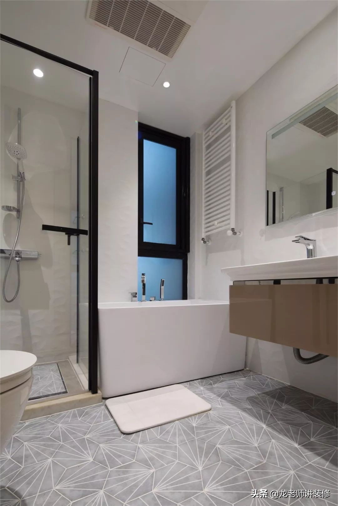 装修卫生间吊顶如何选择,卫生间吊顶如何做最省钱