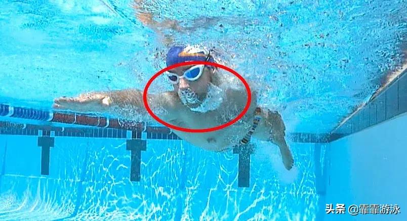 自由泳两边呼吸方法,自由泳双侧呼吸掉臂