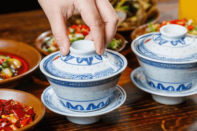 最火爆的炭火牛蛙锅10元,蛙锅牛蛙