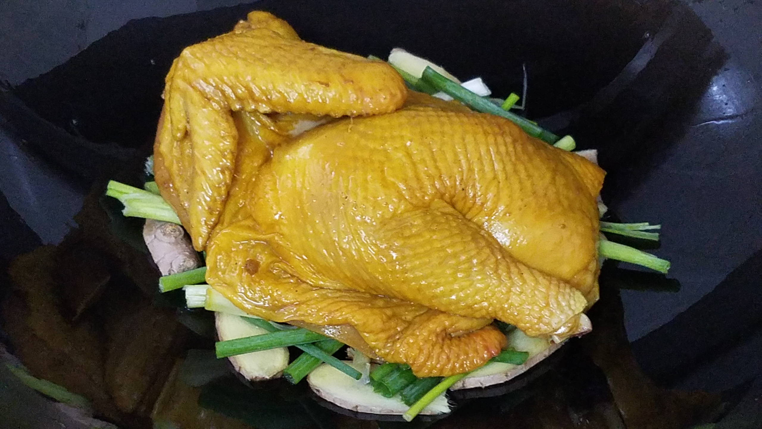 广东名菜盐焗鸡超级简单,正宗广东盐焗鸡的做法又黄又脆