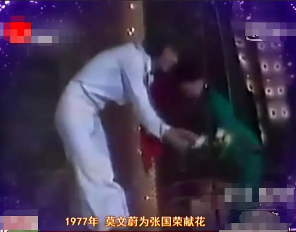 48岁莫文蔚身材惹人羡,自律莫文蔚