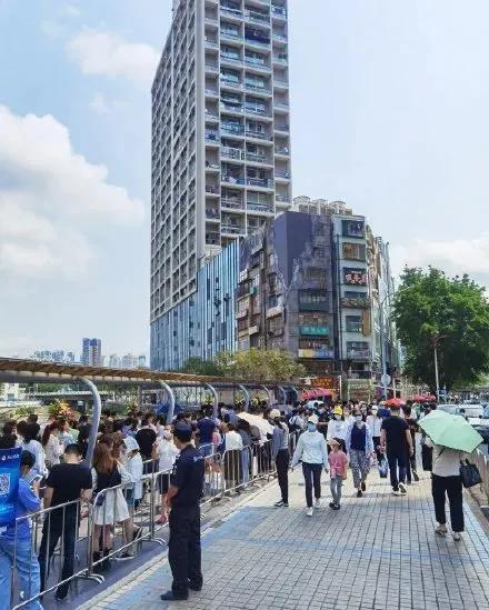 5万桌排队，饮品代购炒到600元一杯！交警也急了…网友：我都能去趟长沙了