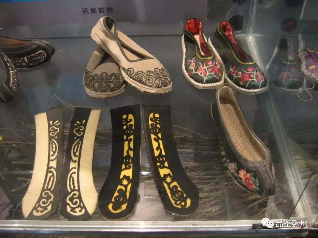 走遍中国的“寻鞋哥”来了！这回居然换上“军乐造”