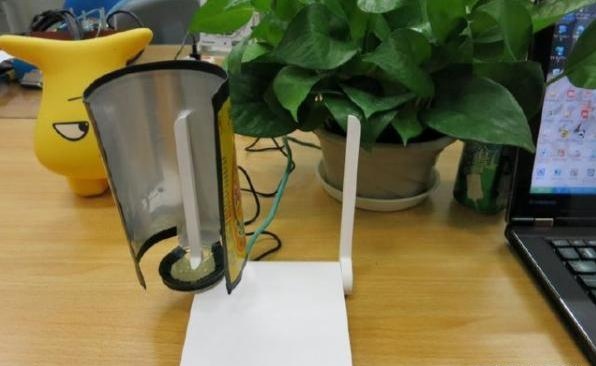 路由器上加电池能装下wifi信号吗,路由器绑电池增强信号是真的吗