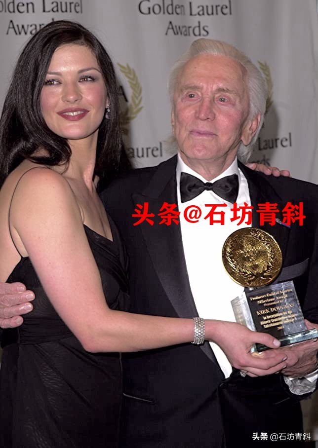 她被迫签下悔婚协议书,她迫于压力结婚当天签下离婚协议