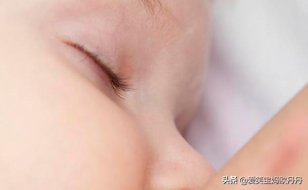 什么原因会导致小孩眼屎很多,最近宝宝的眼屎多是怎么回事