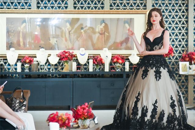 至美深湾，遇见薇妮体雕WENĒE高定华服及卡地亚高级珠宝