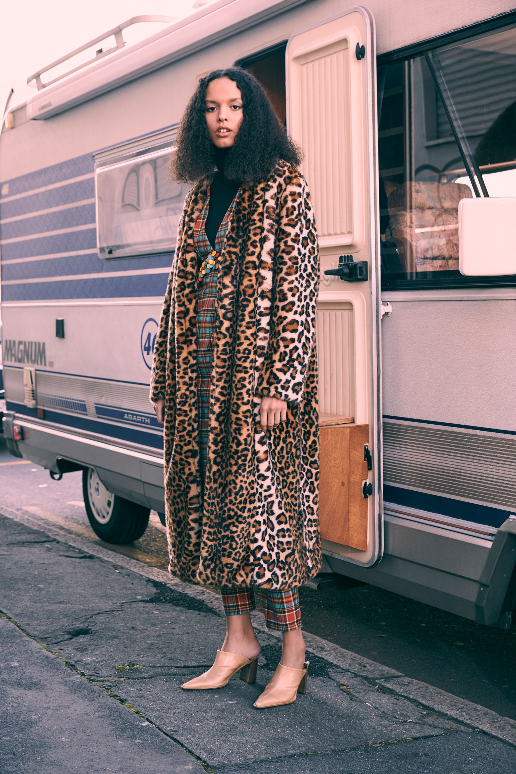 蒙上粉色豹纹滤镜的VANS，甜skr人！