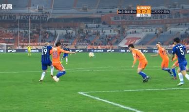 中超被犯规后骂裁判,中超球员被犯规后辱骂裁判