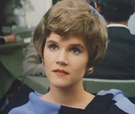 《荆棘鸟》什么样的女人，一生都逃不过被爱情“捉弄”的宿命？