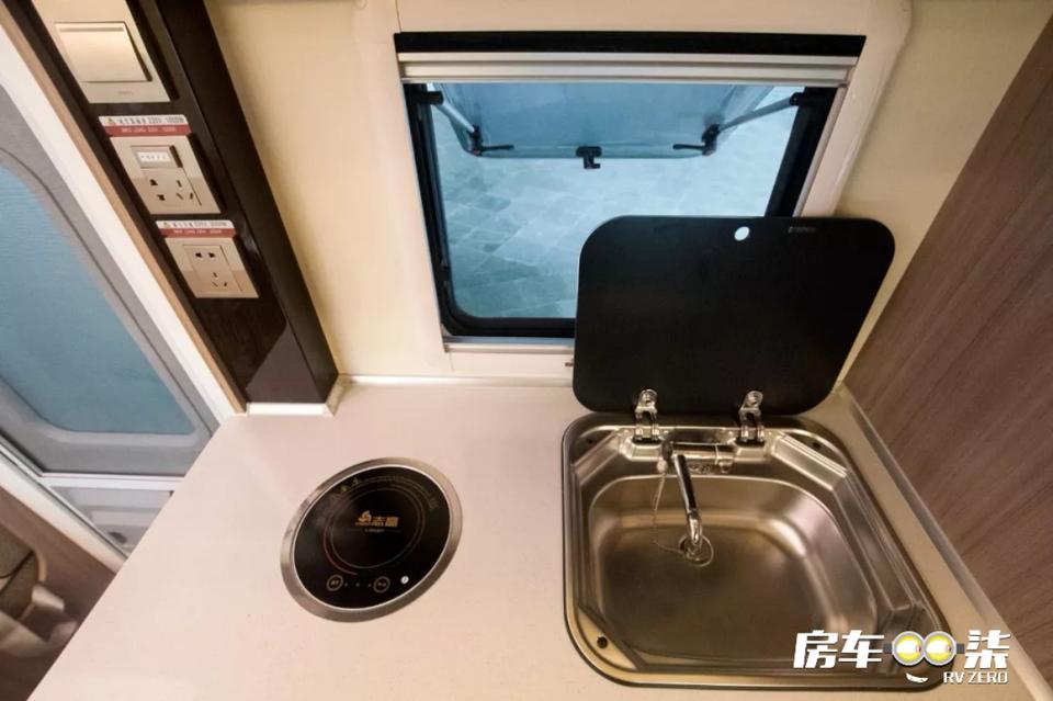 最适合日常通勤与旅游的b级房车,适合一个人的百万级小额头房车