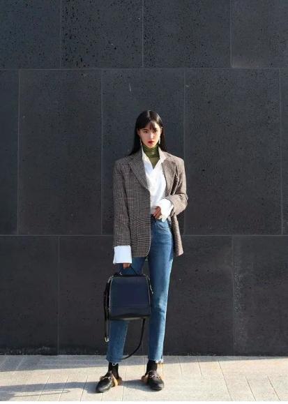 毛衣叠穿衬衫怎么穿更好看,毛衣衬衫叠穿搭配什么裤子