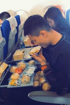 搞笑gif段子因为爱情所以共患难,搞笑gif段子小伙子你谈恋爱了吗