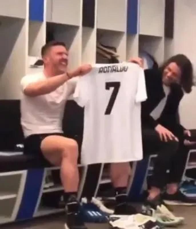 从拒绝交换到成功交换的真实经历,被c罗拒绝换球衣的德国