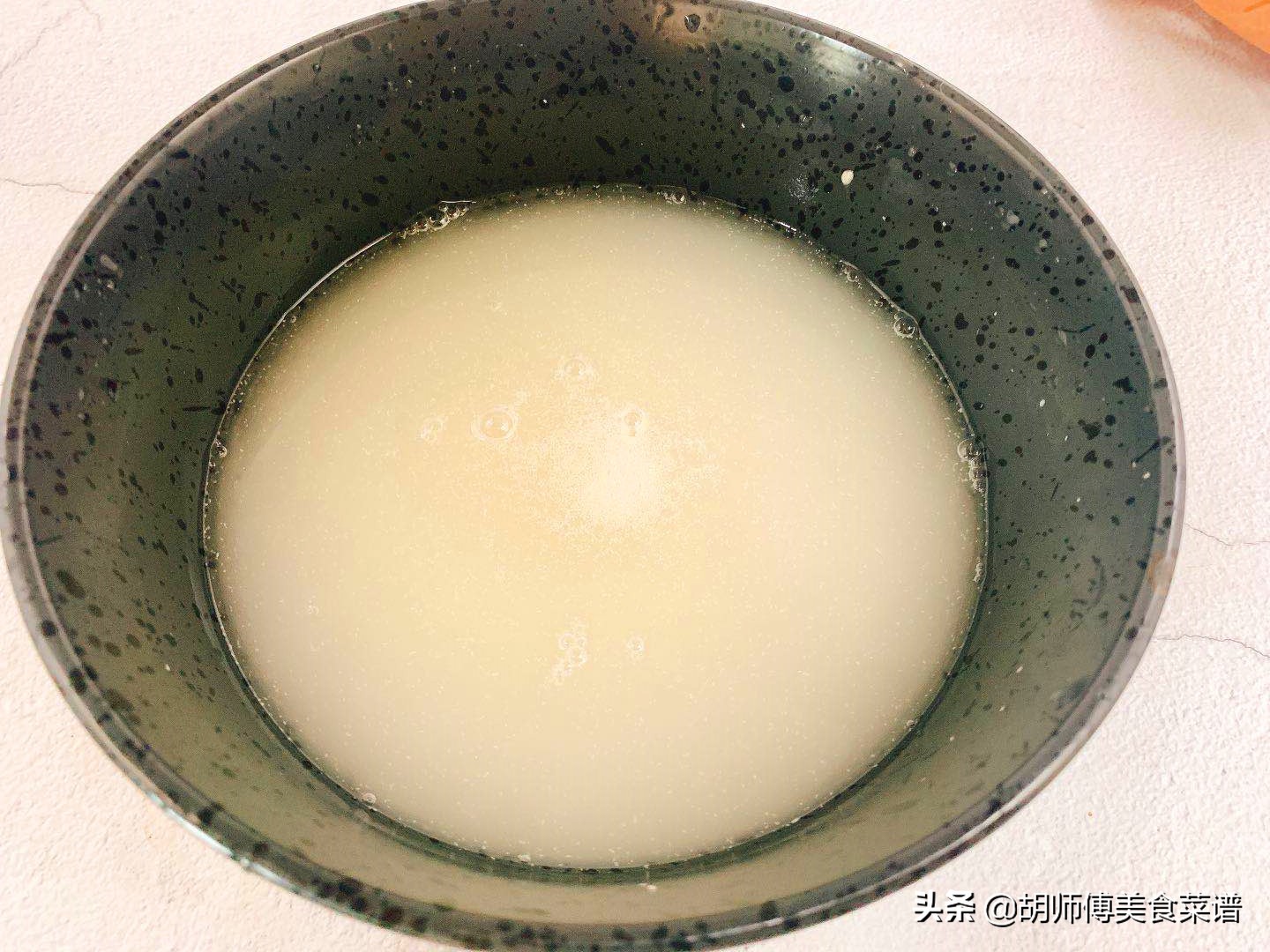 发面酸了怎么补救没有碱和小苏打,发面怎么能使面软而不粘手