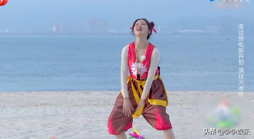 杨超越灵魂模仿哪吒，自我陶醉很嘚瑟，吴宣仪却被欢乐嘲讽