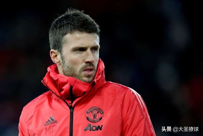 c罗和贝克汉姆谁在曼联地位高,弗格森与c罗和鲁尼贝克汉姆