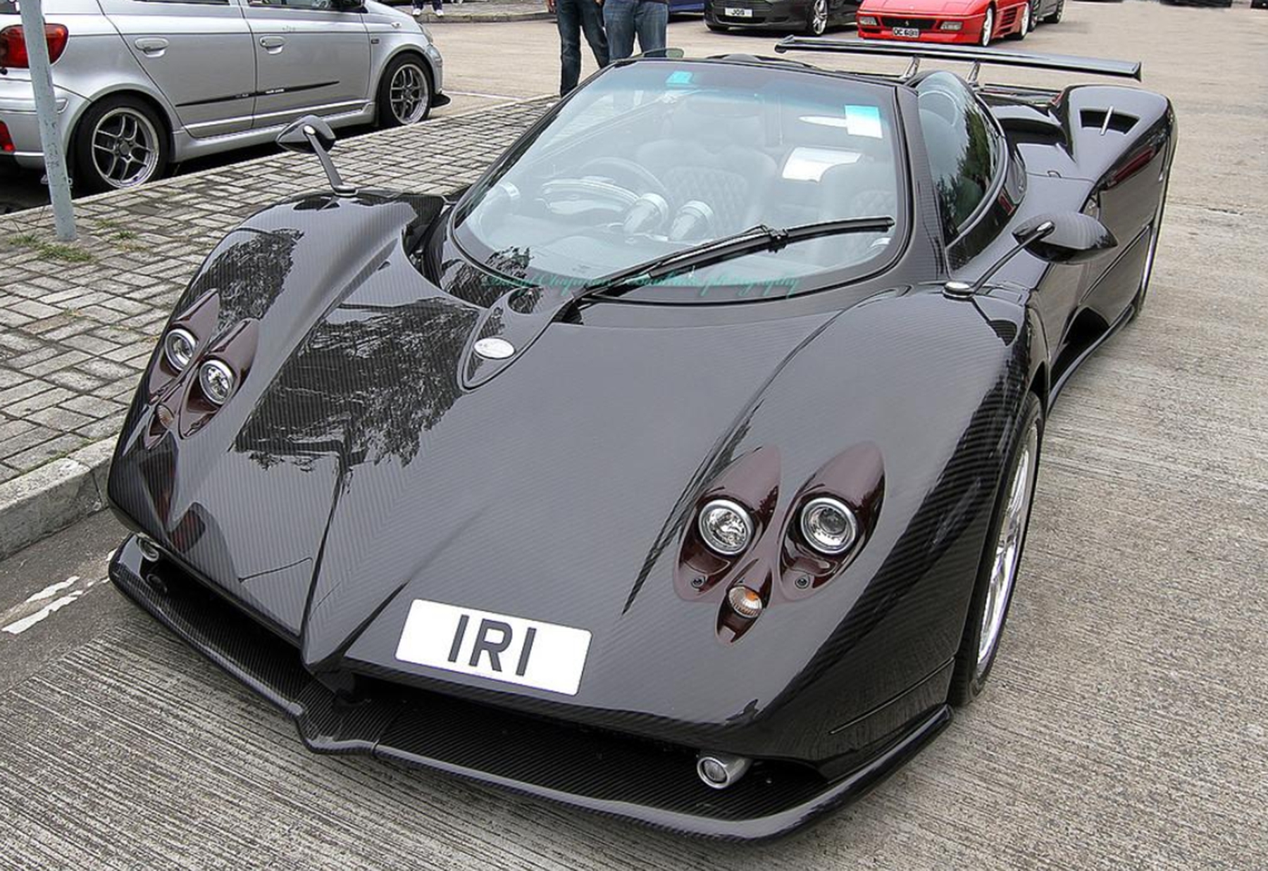 男子租奔驰车押金难退还,男子租奔驰要求赔偿