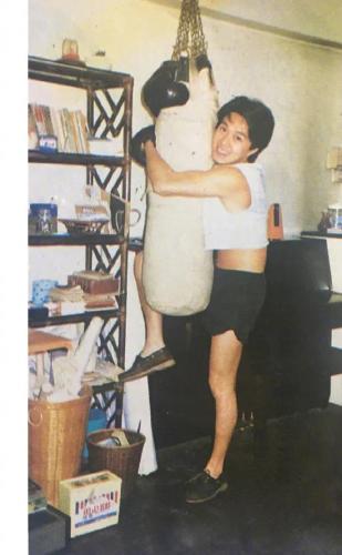 带给我们无数欢笑的喜剧之王，终于把自己活成了悲剧|艾问人物