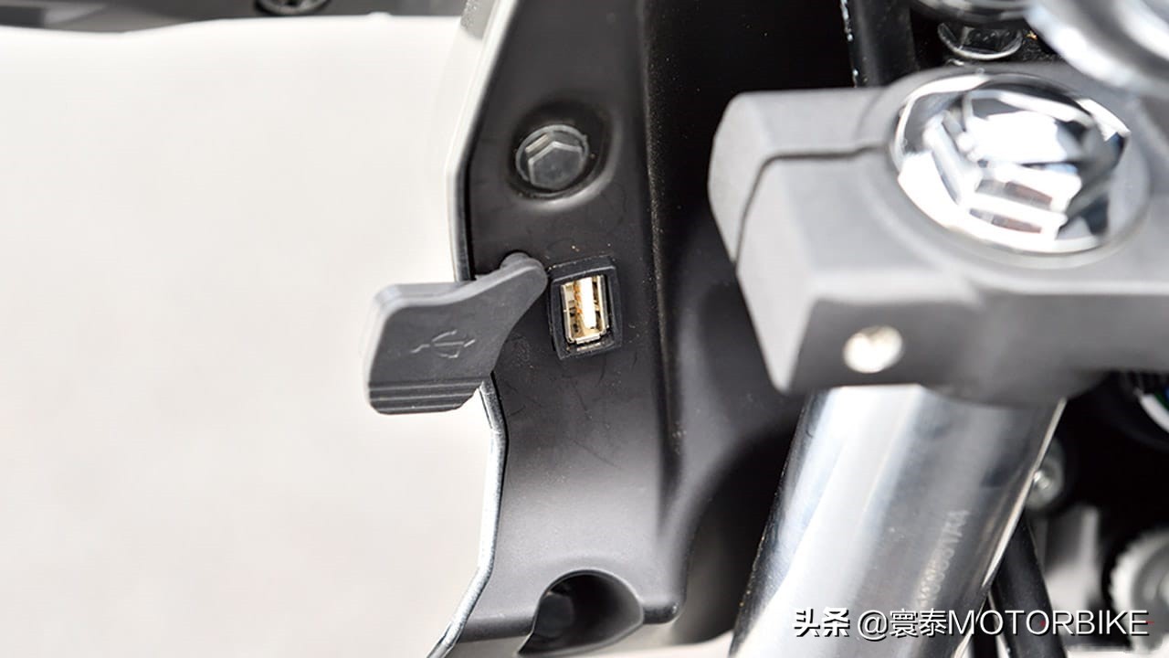 国三猛鸷cb190x和国四猛鸷190,2018款五羊本田猛鸷cb190x