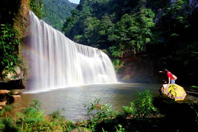 遵义赤水丹霞瀑布比黄果树更大的瀑布，尽然很多游客不知道这里