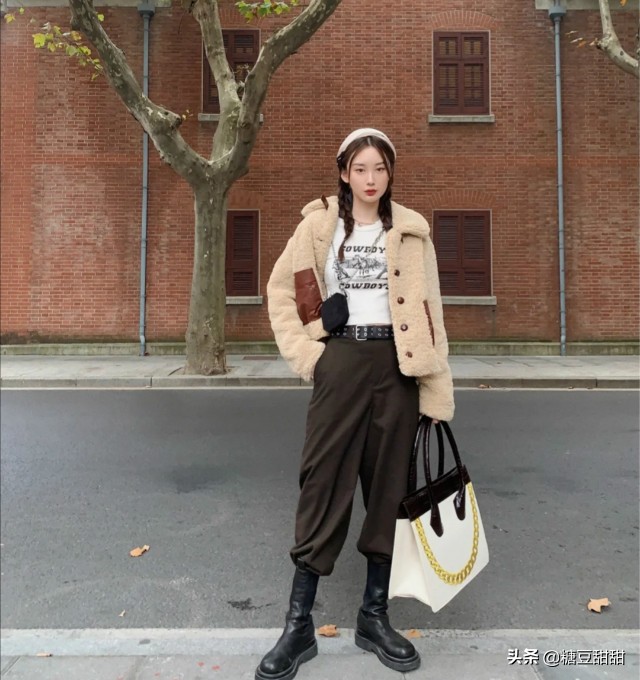 羊羔毛好看吗,羊羔毛怎么搭配最好看