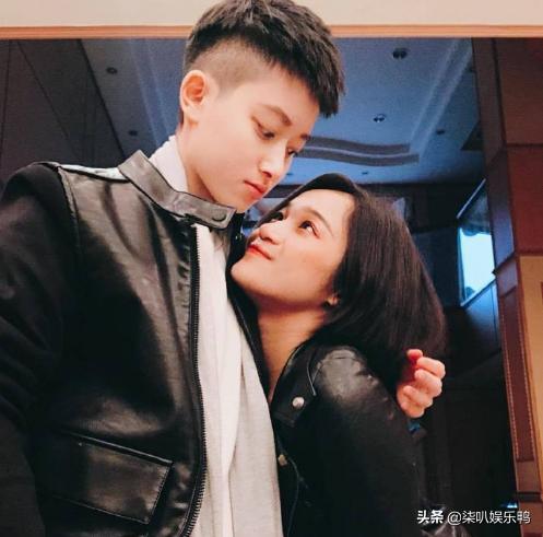 憨气女主郑靓歆，秒变攻气十足的靓妞，高调宣布与女友的拉拉恋