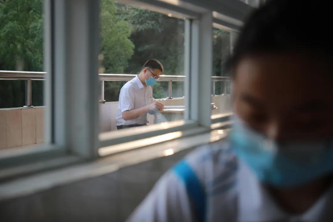 十堰市民感人视频,十堰市东风高中视频