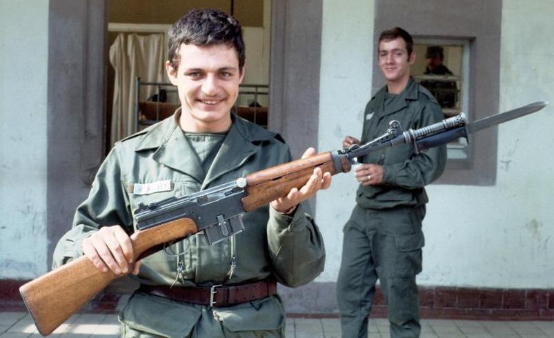 被低估的法国好枪!无保险设计饱受争议,拉机柄形似狗腿