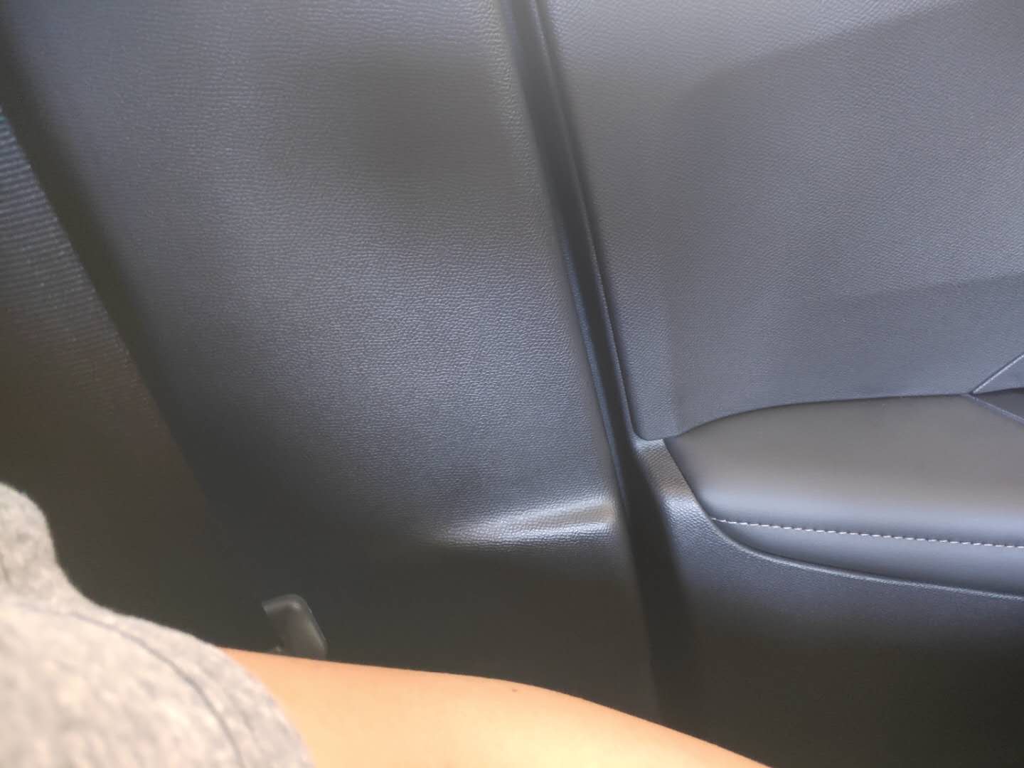 法式不屑是谁,深蓝色东风标致2008