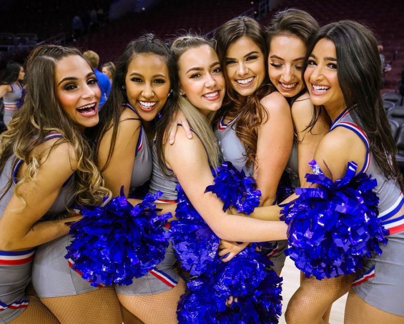 nba拉拉队精彩表现,nba拉拉队vs足球宝贝