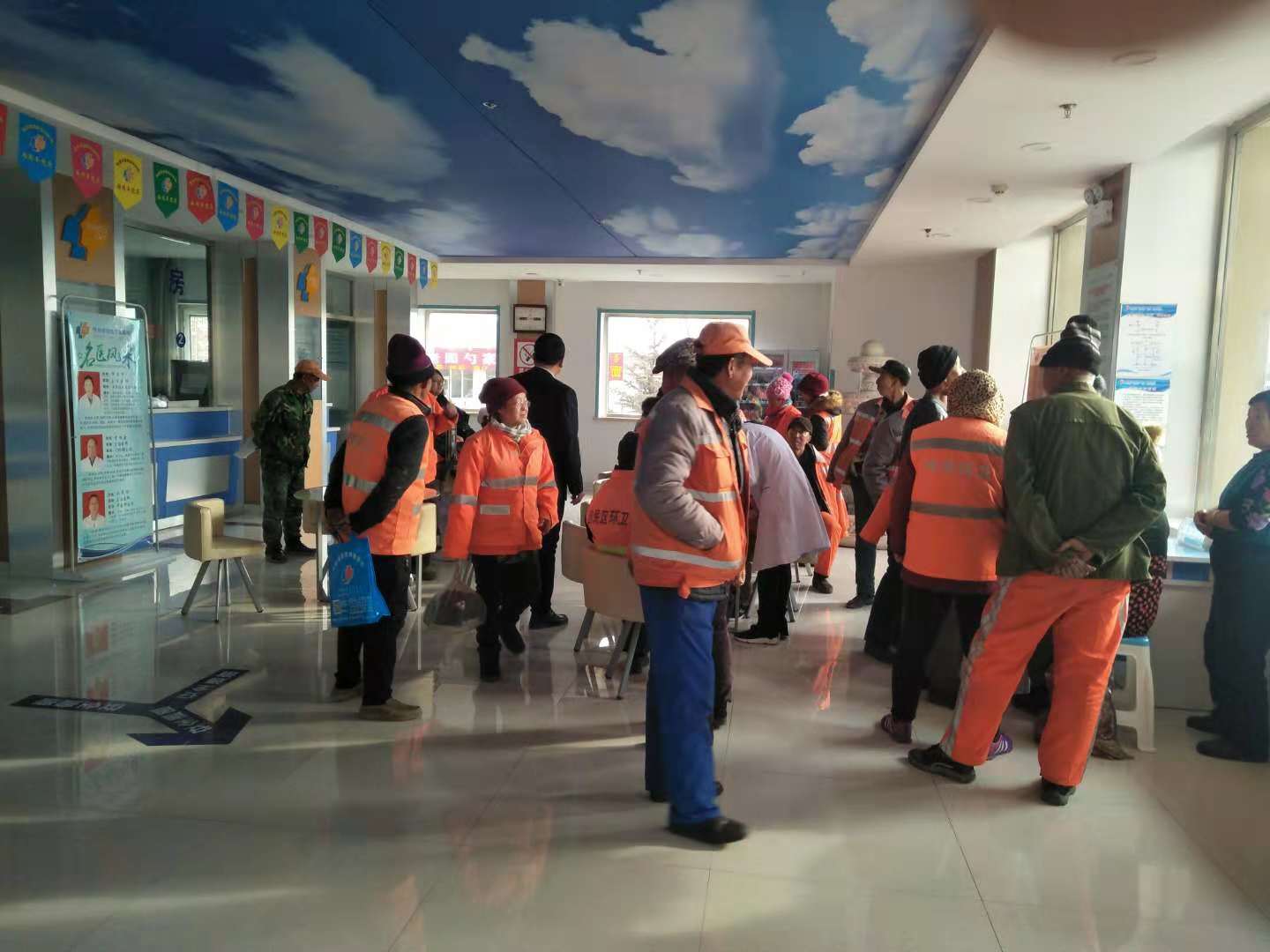 回民区环卫局联合凯霖耳鼻喉医院为环卫工人免费做健康检查