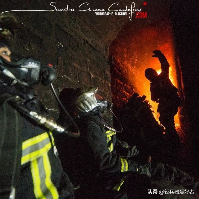 法军换装轻*器武**！GLOCK17手枪，SCAR*击狙**步枪成为新一代制式装备