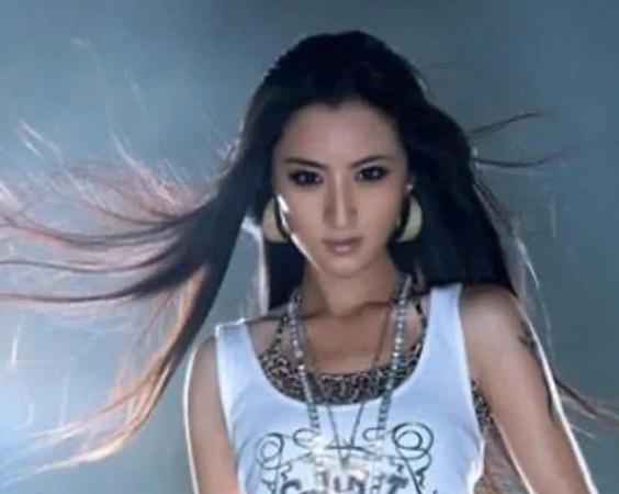 薇娅一年卖115亿，她不露脸也能月入300万，网红到底有多挣钱？