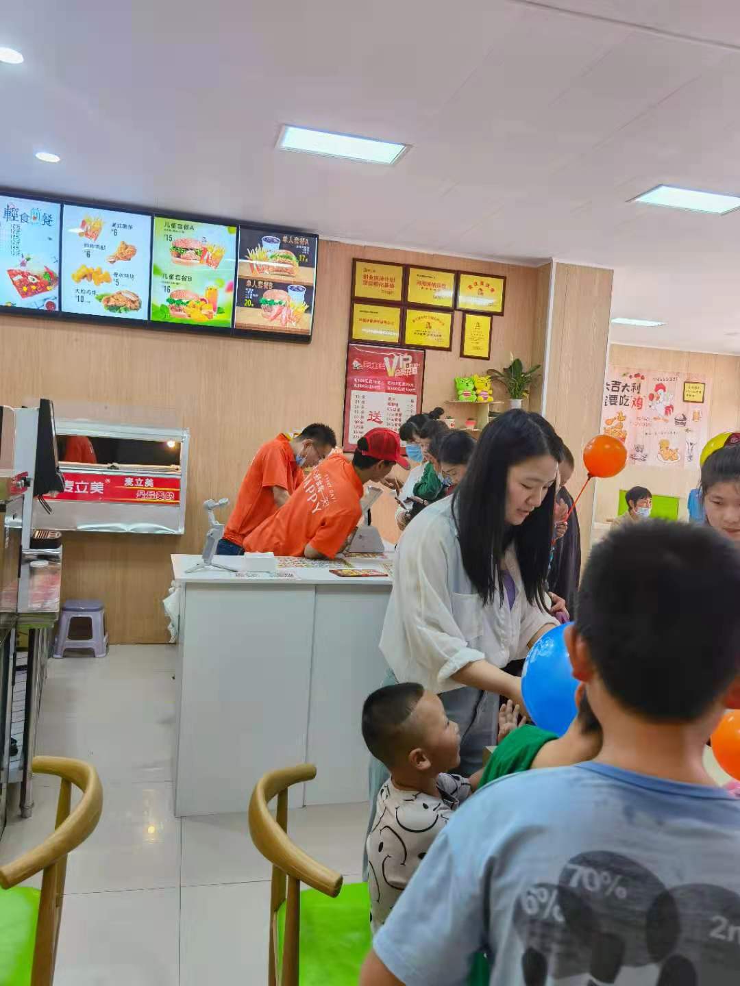 在小区附近开汉堡店好吗,在小区门口开一家鸡排店