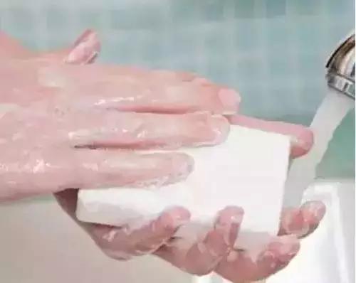 家里有蟑螂用什么杀虫剂最有效,消灭蟑螂的好办法在家里就能解决