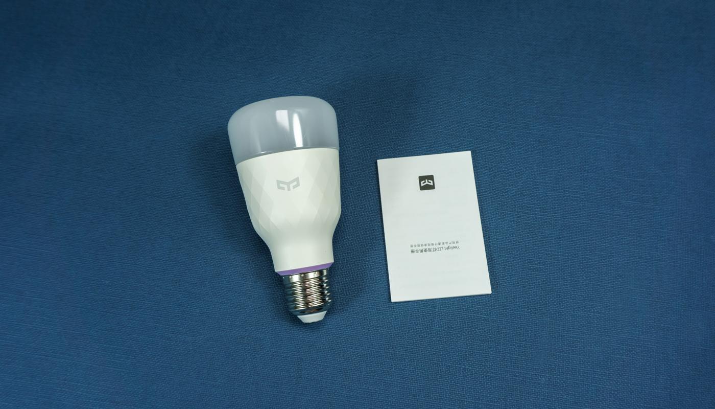 只需更换一个灯泡，即可让房间充满光污染，然后请开始你的表演