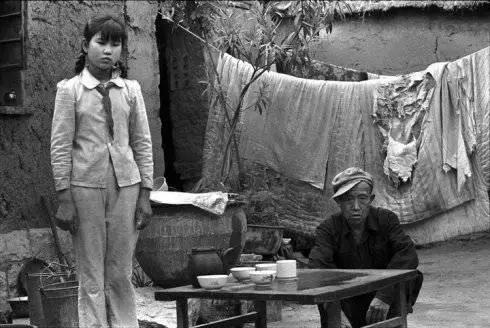 还记得曾经让你泪流满面的照片吗,还记得那个让你刻骨铭心的女孩吗