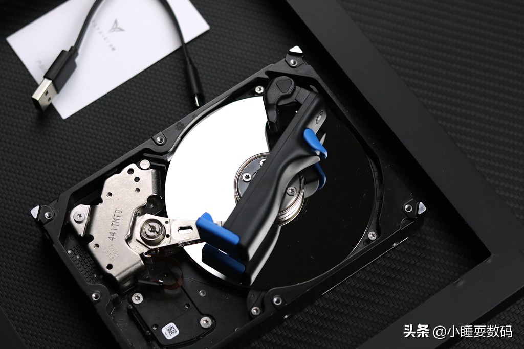 吃鸡手游怎么玩四指操作,吃鸡手机身法最好的五指操作